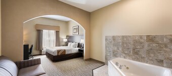 菲什基爾南 I-84 附近凱藝套房酒店