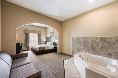 Quality Inn & Suites Fishkill South near I-84