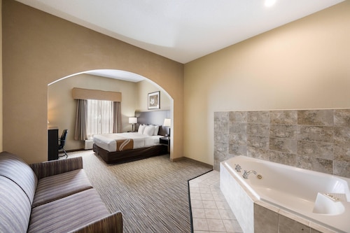 Quality Inn & Suites Fishkill South near I-84