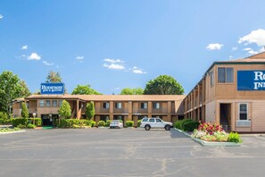 Exterior - Rodeway Inn & Suites Branford - Guilford (Branford)