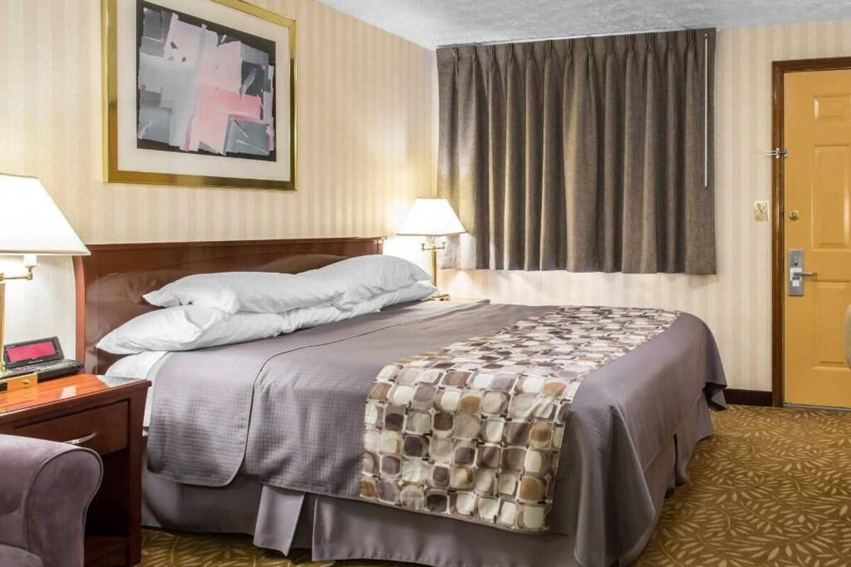 In-room safe, desk, iron/ironing board, free rollaway beds