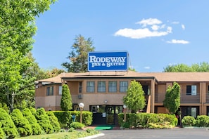 Exterior - Rodeway Inn & Suites Branford - Guilford (Branford)