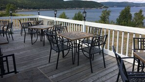 Breakfast, lunch and dinner served  - Motel le Vacancier (Baie Sainte-Catherine)
