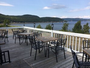 Breakfast, lunch and dinner served