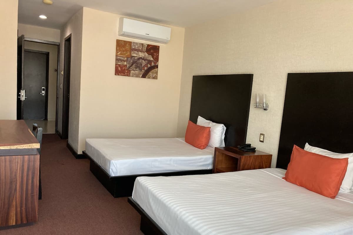 Habitación doble | Colchones con acolchado adicional, caja fuerte, decoración individual