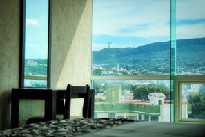 Surmatelas, coffres-forts dans les chambres, décoration personnalisée