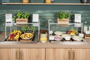 Breakfast served - Garner Hotel Nottingham City Centre by IHG (Nottingham)