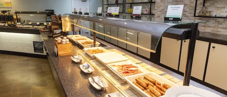 Engelsk frukost varje dag (GBP 13.95 per person)