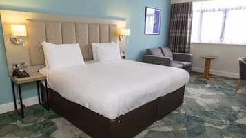 Rom – standard, 1 kingsize-seng, tilgjengelighetstilpasset | Bad | Badekar, hårføner, badekåper og håndklær