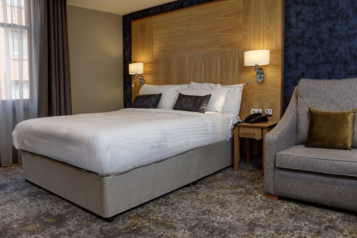 Premium Room, 1 Queen Bed with Sofa bed | 1 bedroom, in-room safe, desk, iron/ironing board