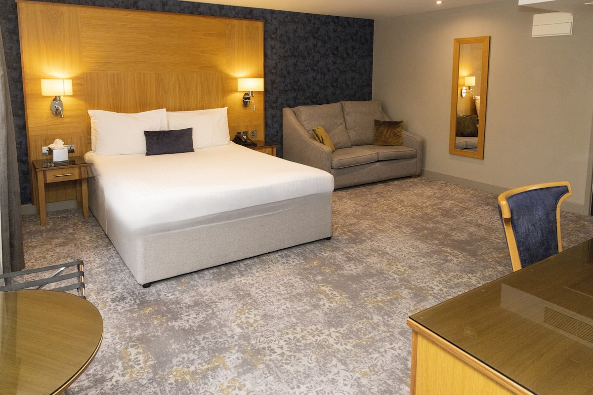 Premium Room, 1 Queen Bed with Sofa bed
