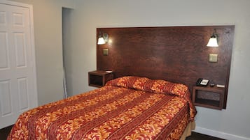 Chambre, 1 grand lit, non-fumeurs | Bureau, rideaux occultants, fer et planche Ă repasser, Wi-Fi gratuit