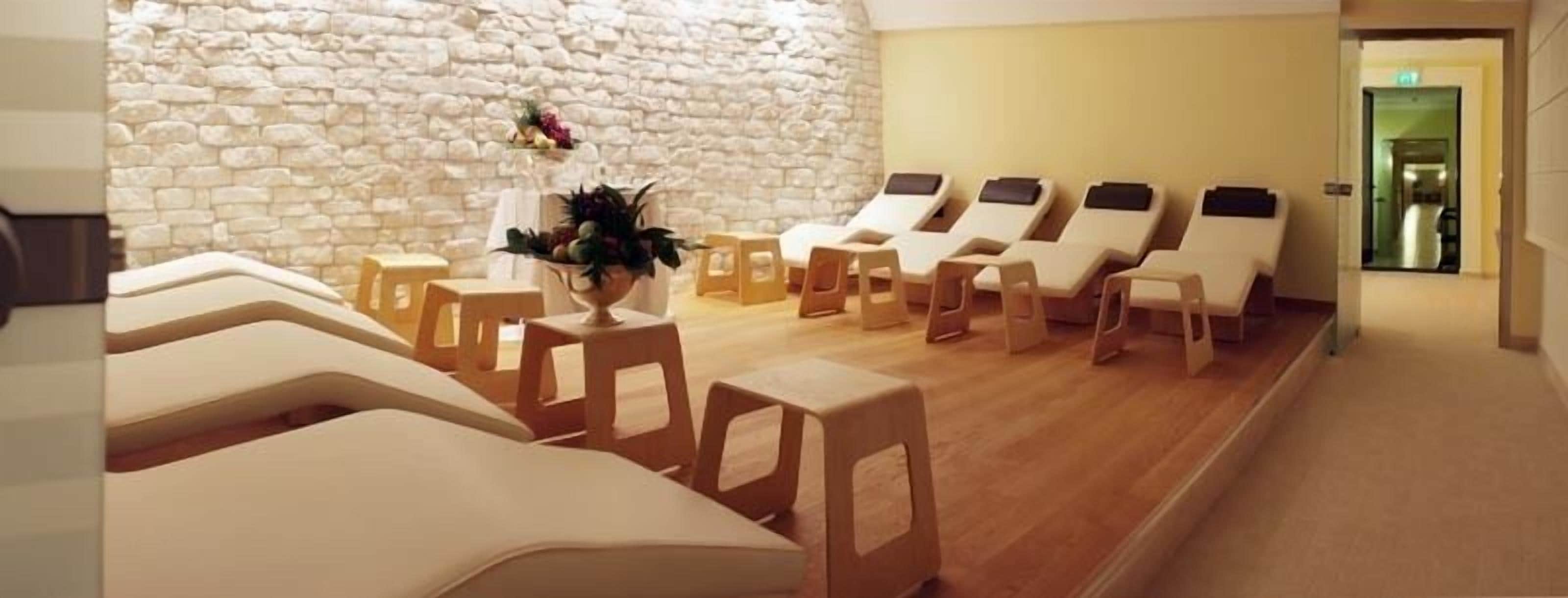 sauna, hot tub, turkish bath/hammam, body treatments, mud baths