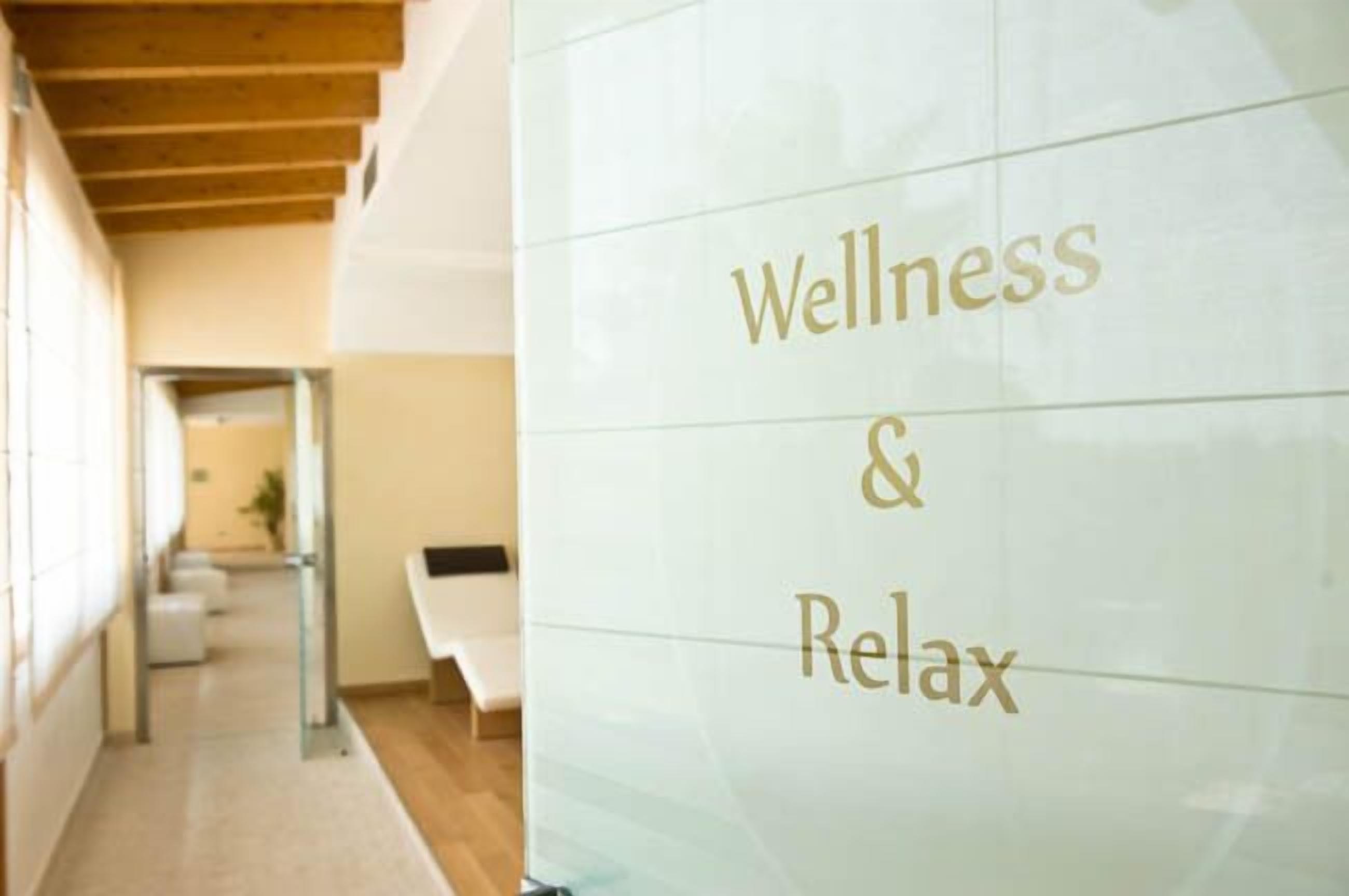 sauna, hot tub, turkish bath/hammam, body treatments, mud baths