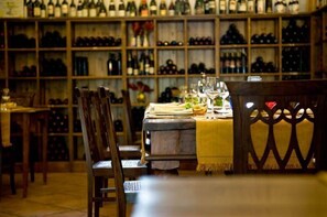 Breakfast and dinner served - Tenuta Moreno (Mesagne)