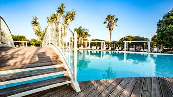 Seasonal outdoor pool