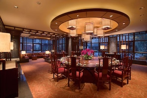 3 restaurants, breakfast, lunch, dinner served; Chinese cuisine