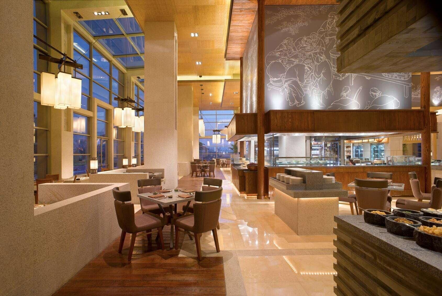 3 restaurantes; se sirven desayunos, comidas y cenas