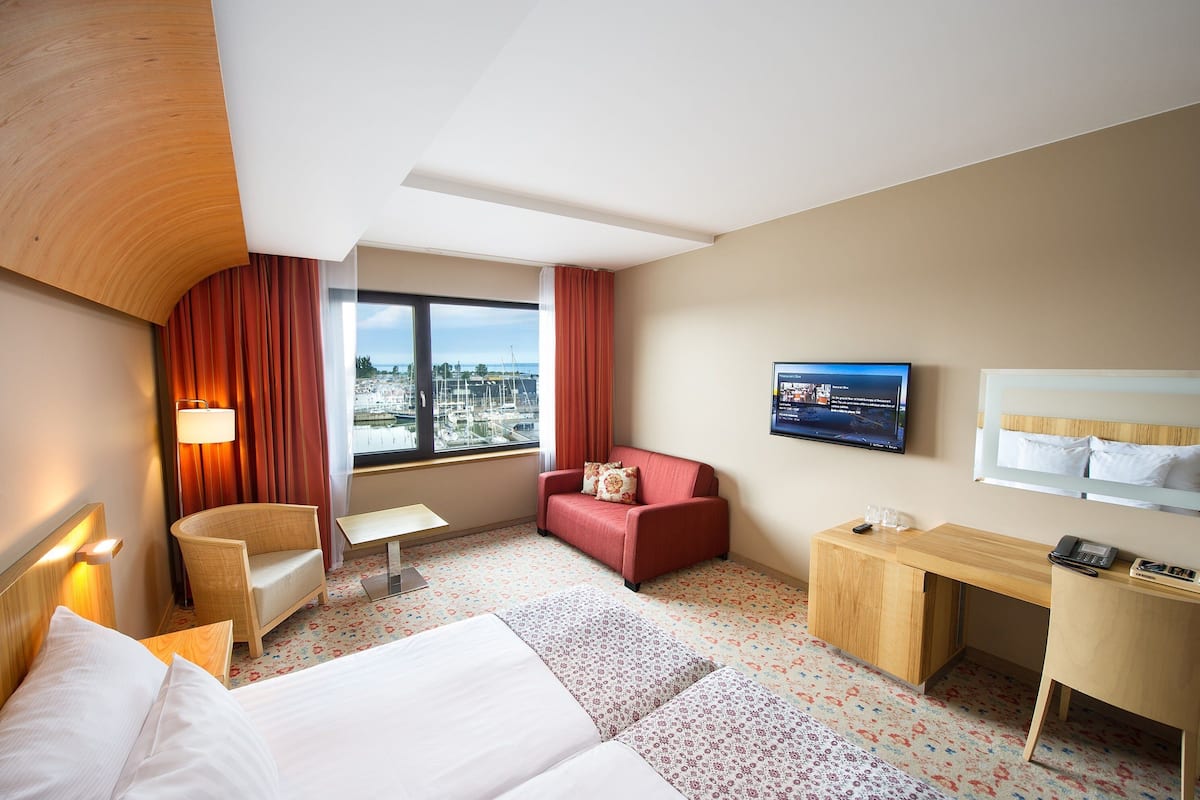 Standaard kamer, 1 twee- of 2 eenpersoonsbedden, uitzicht op zee | Hypoallergeen beddengoed, donzen dekbedden, een minibar