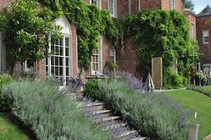 Property grounds - Pelham House (Lewes)