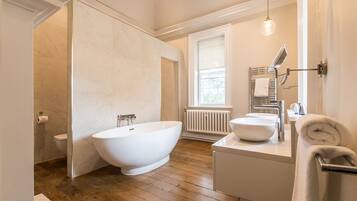 The Pelham Suite | Bathroom