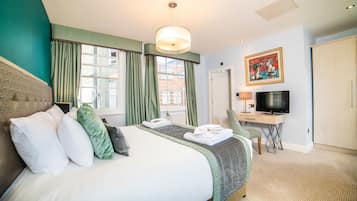 Iron/ironing board, free WiFi, bed sheets