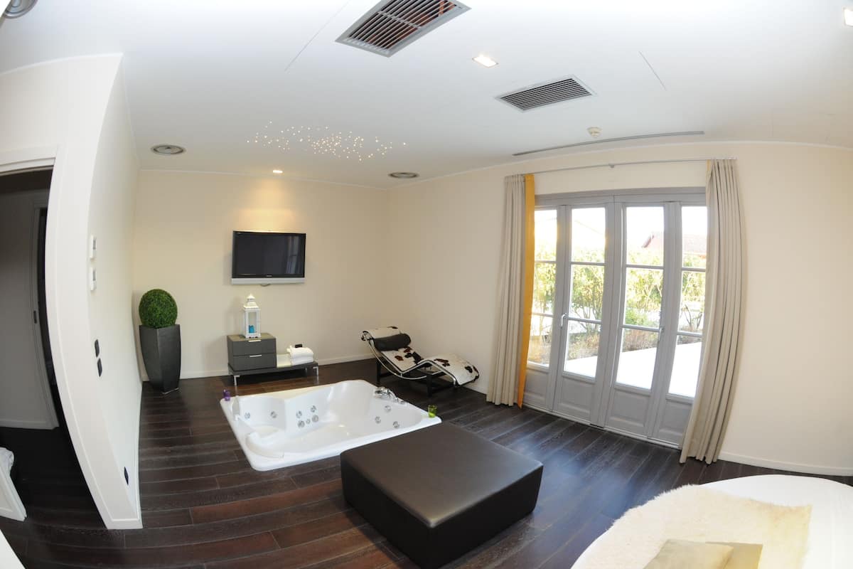 Suite (2 Adults) | Gebar bulu kapas, bar mini, peti besi dalam bilik