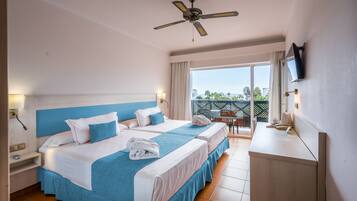 Minibar, escritorio, tabla de planchar con plancha y wifi gratis