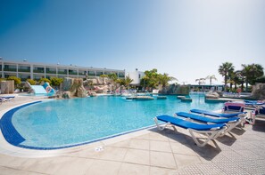 3 outdoor pools, sun loungers