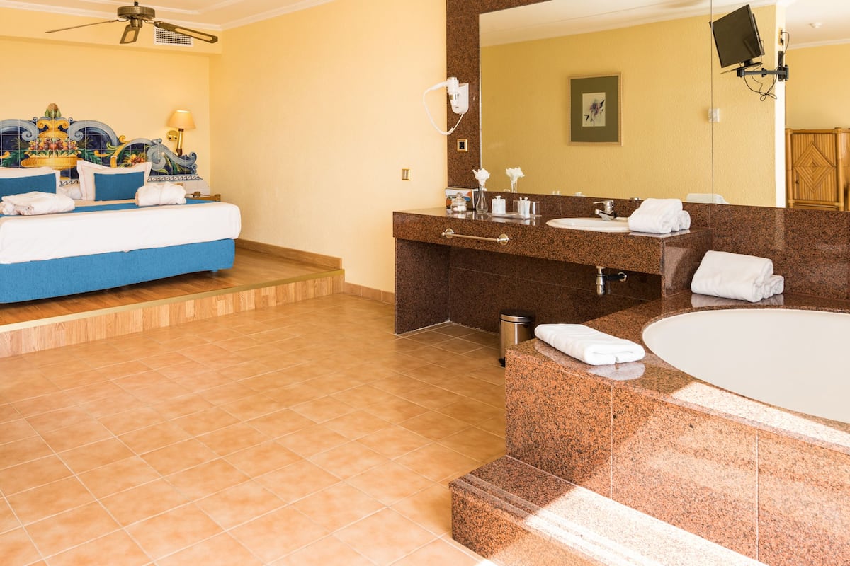 Minibar, desk, iron/ironing board, free WiFi