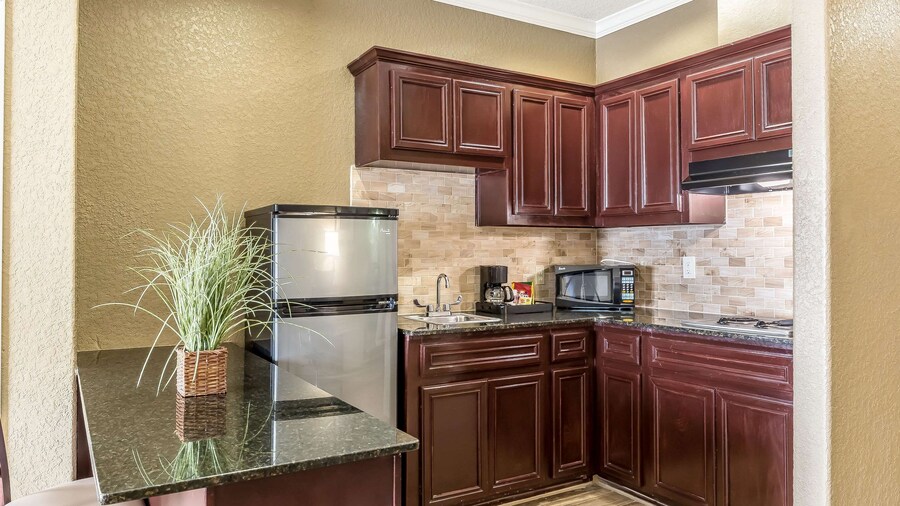 Comfort Suites Houston IAH Airport - Beltway 8