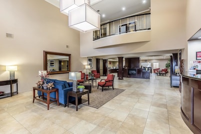 Comfort Suites Houston IAH Airport - Beltway 8