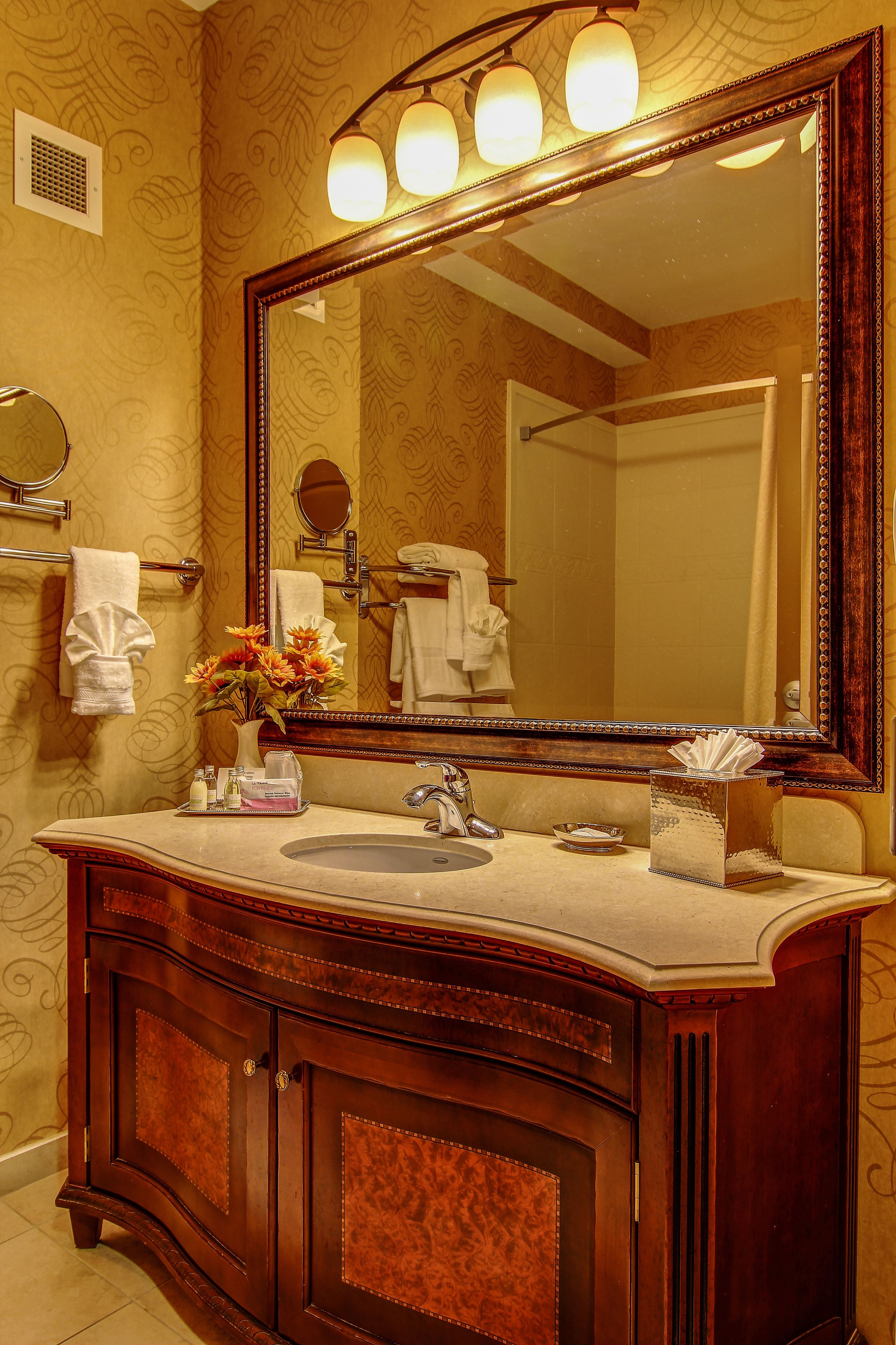 suite, 1 king bed, jetted tub | bathroom sink