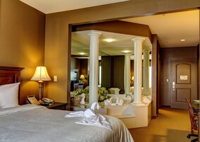 Suite, 1 King Bed, Jetted Tub | Jetted tub