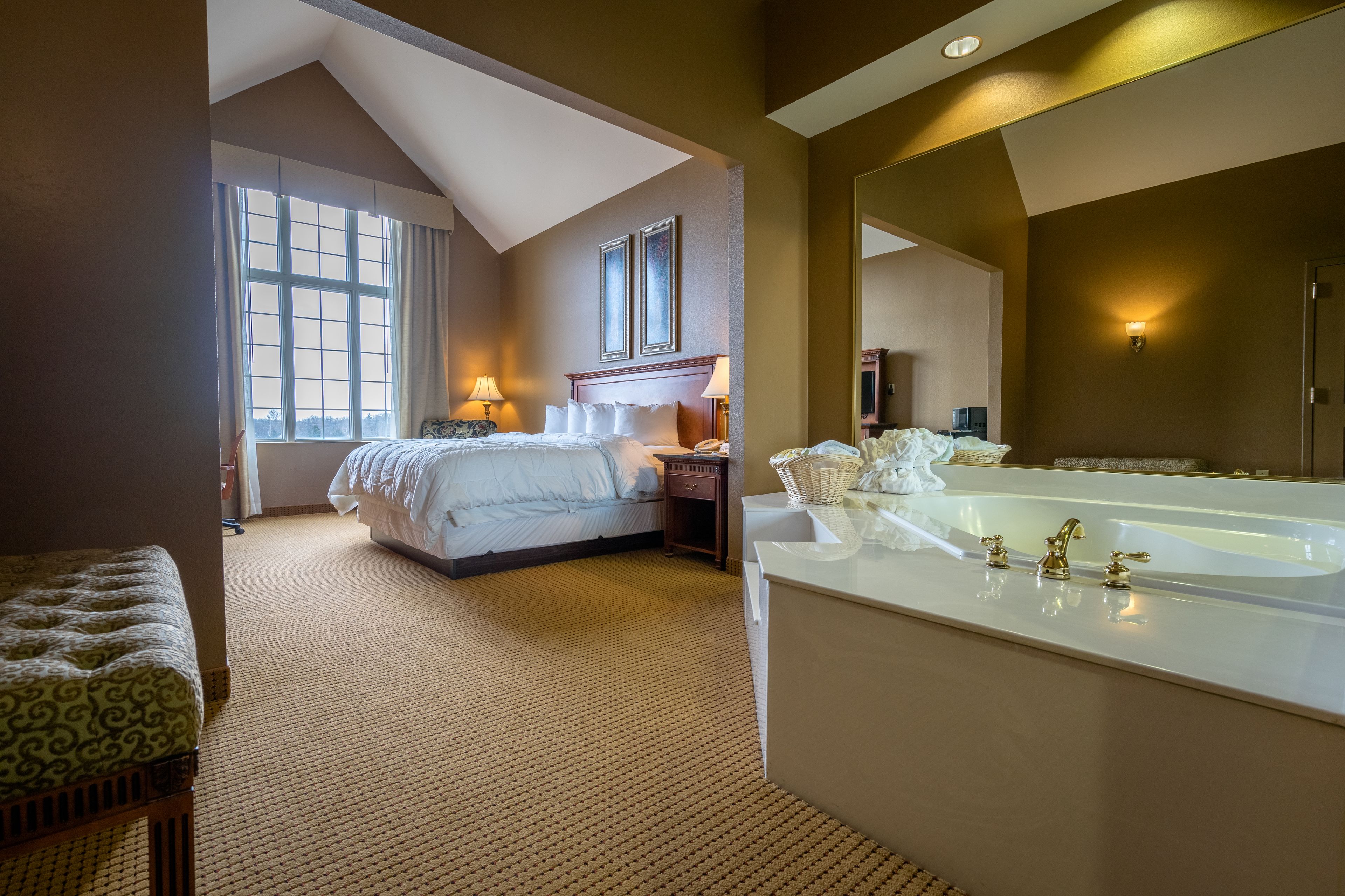Suite, 1 King Bed, Jetted Tub | Jetted tub