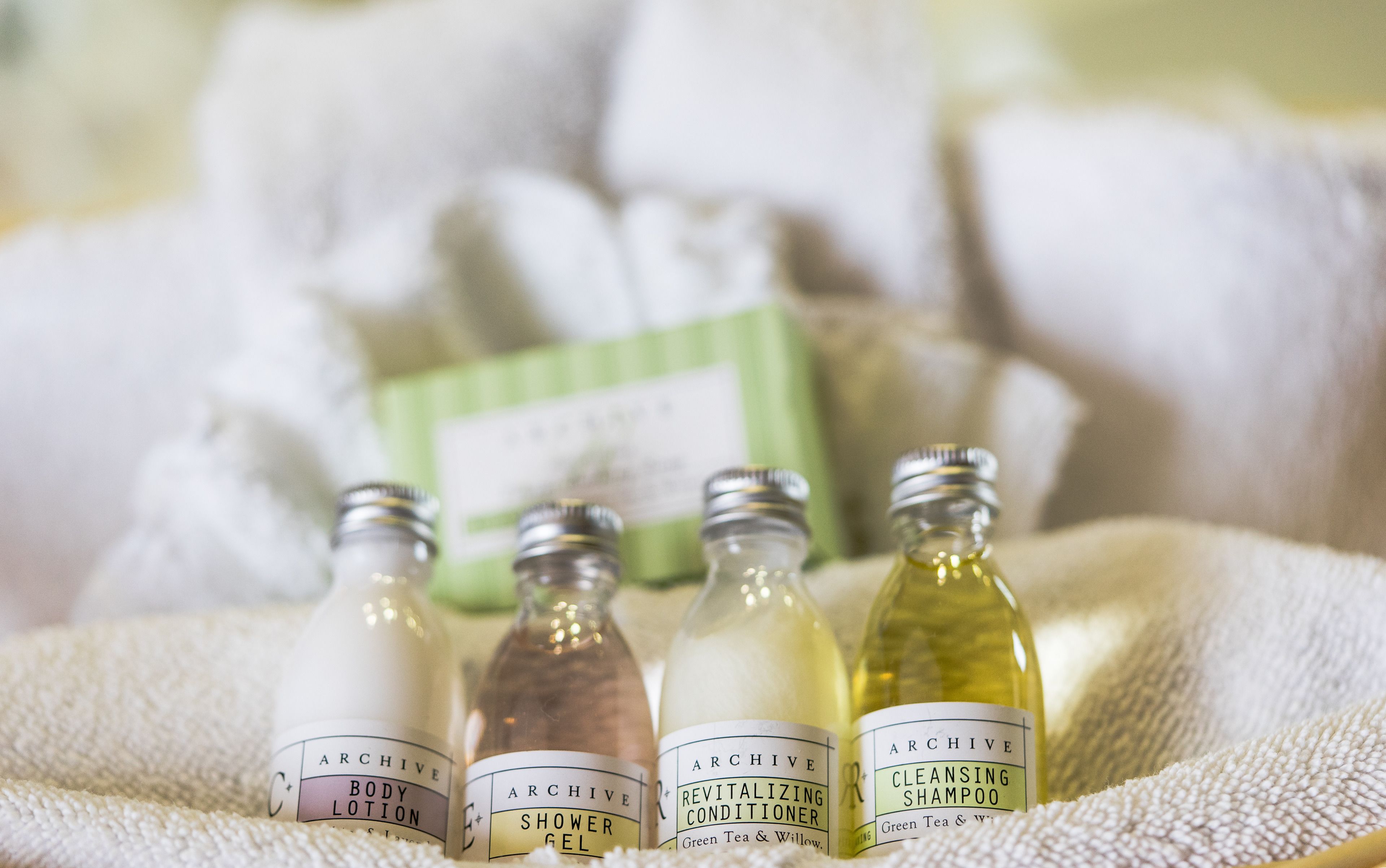 combined shower/bathtub, designer toiletries, hair dryer, towels