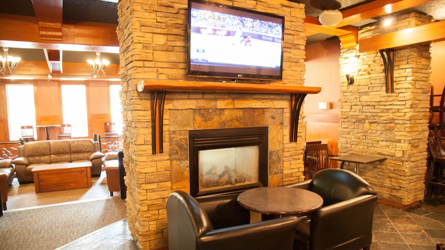 Twin Pine Inn & Suites