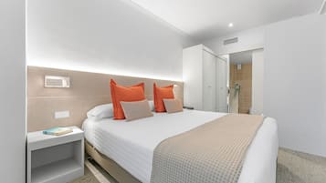 Superior Suite, Kitchenette | Minibar, in-room safe, desk, blackout drapes