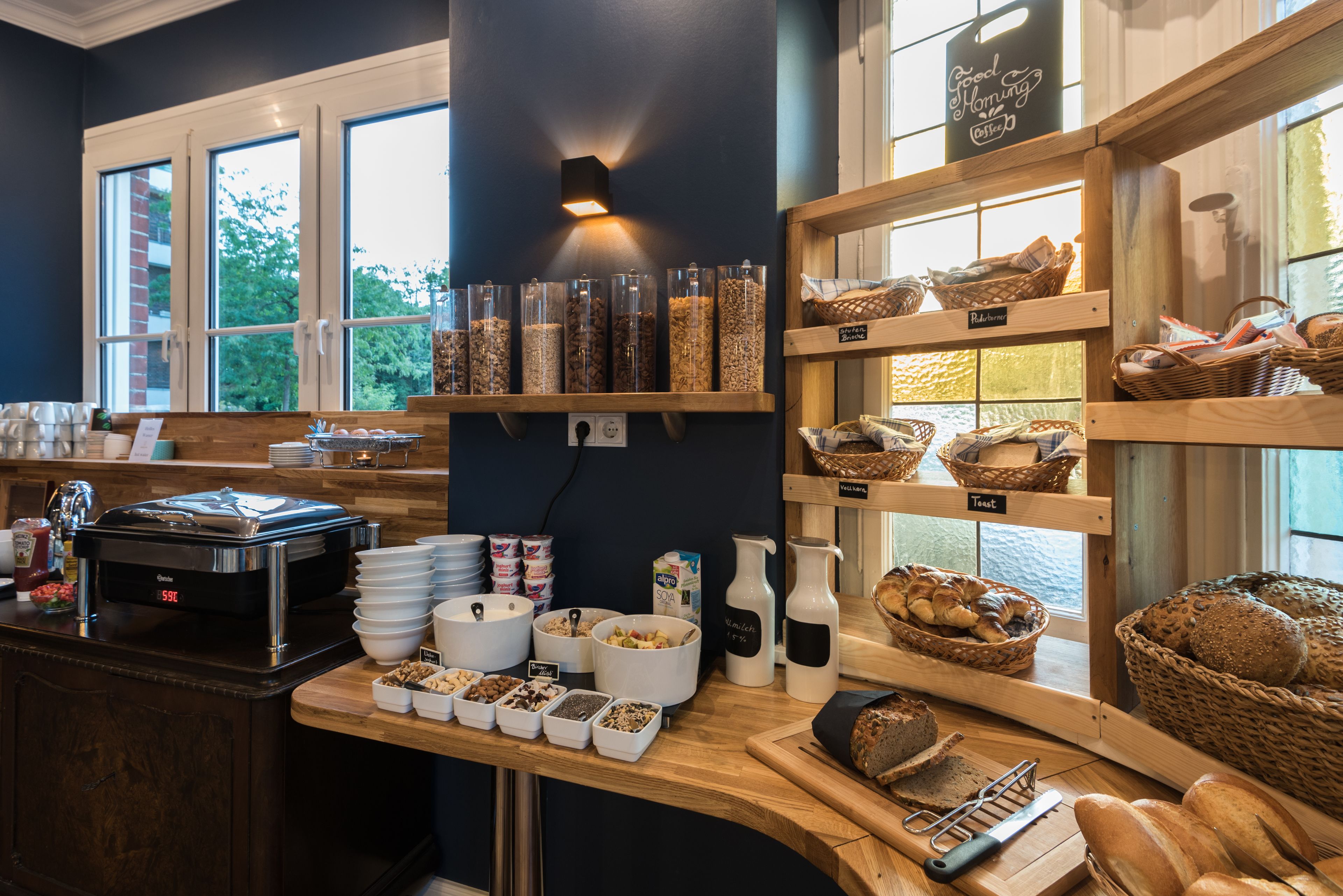 Tägliches Frühstücksbuffet (17 EUR pro Person)
