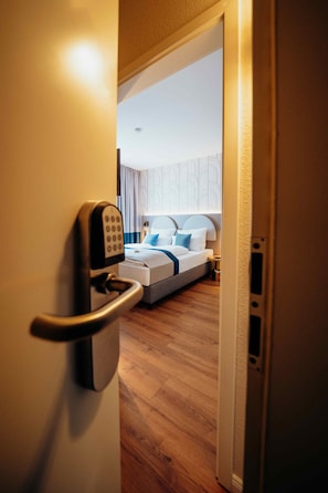 Quarto casal standard | 1 quarto, roupas de cama antialérgicas, frigobar, cofres nos quartos