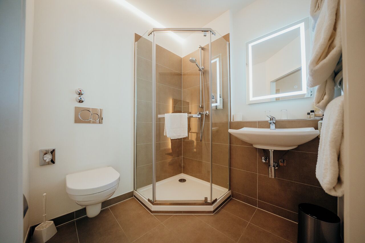 double room (large) | hypo-allergenic bedding, minibar, in-room safe, individually decorated