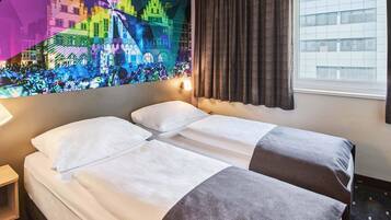 Zweibettzimmer | Allergikerbettwaren, Schreibtisch, schallisolierte Zimmer