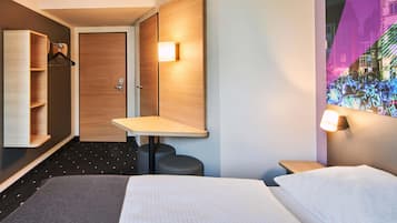 Hypo-allergenic bedding, desk, soundproofing, free WiFi