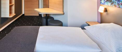 Ropa de cama hipoalergénica, escritorio y sistema de insonorización