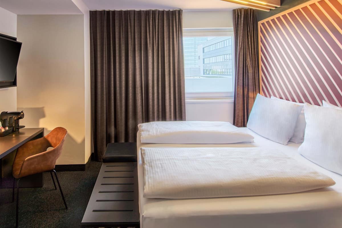 hypo-allergenic bedding, desk, soundproofing, free wifi