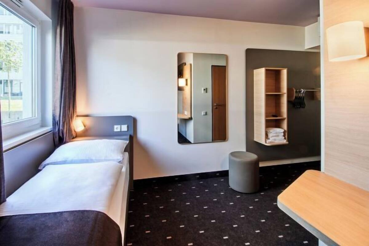 Literie hypoallergénique, bureau, chambres insonorisées, Wi-Fi gratuit
