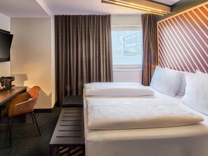 Allergikerbettwaren, Schreibtisch, schallisolierte Zimmer