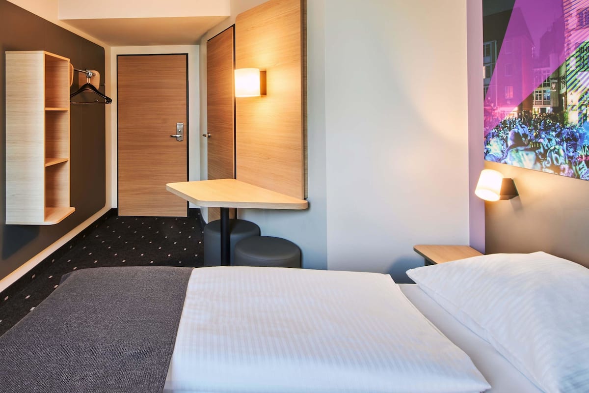 Literie hypoallergénique, bureau, chambres insonorisées, Wi-Fi gratuit