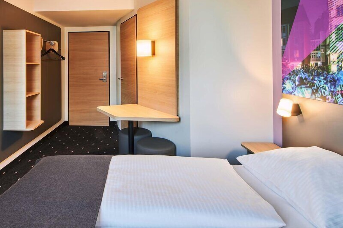 Doppelzimmer | Allergikerbettwaren, Schreibtisch, schallisolierte Zimmer