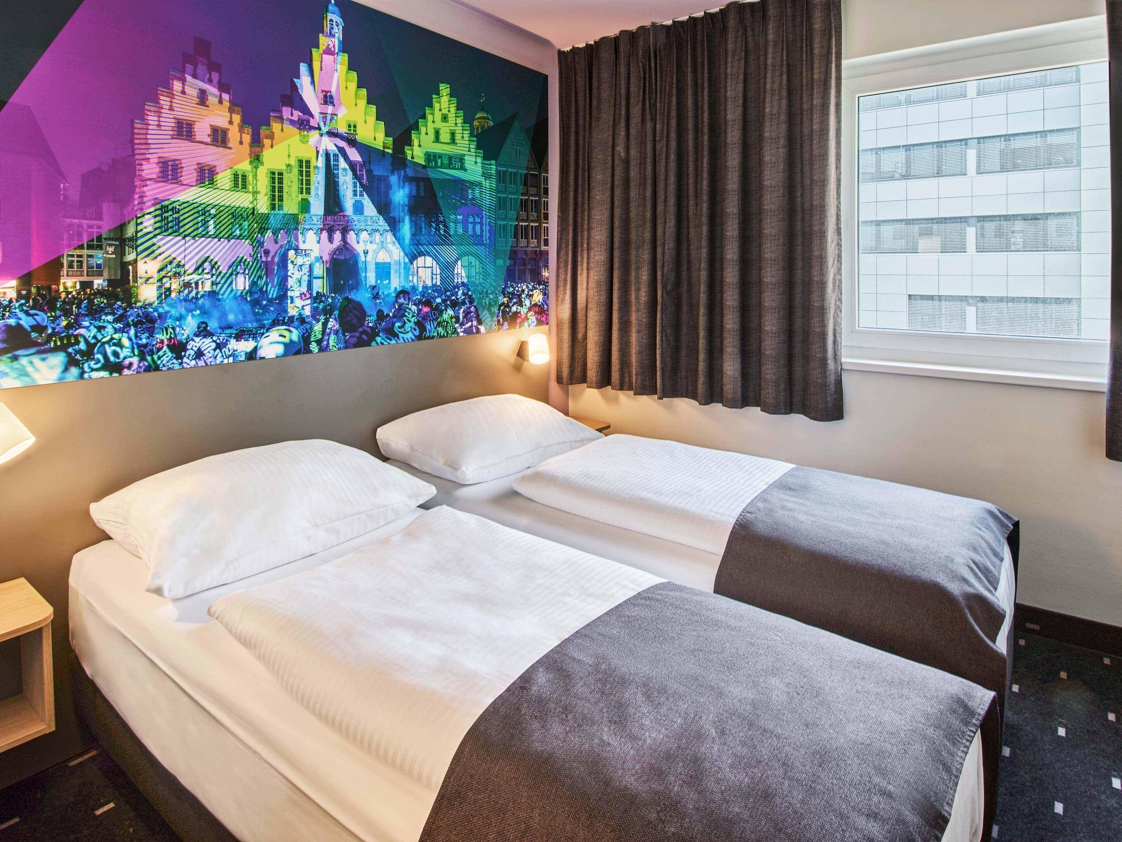 Hypo-allergenic bedding, desk, soundproofing, free WiFi